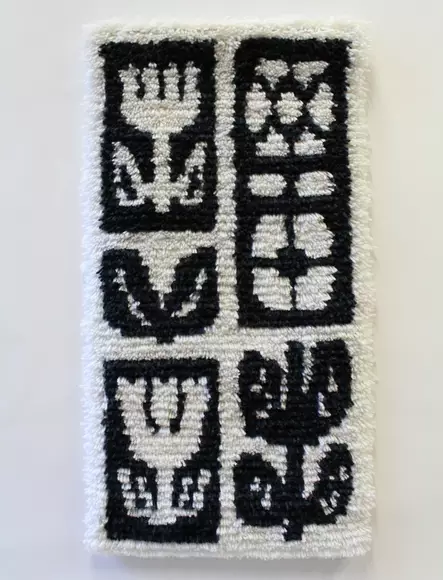 Kukkapenkki - ryijy 35 x 65 cm, musta-valkoinen - Ryijypaketit - 970122 - 1