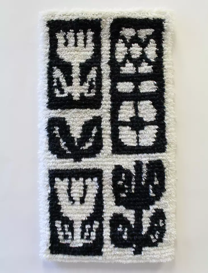 Kukkapenkki - ryijy 35 x 65 cm, musta-valkoinen - Ryijypaketit - 970122 - 1