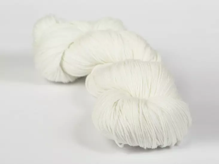 Sivilla - 4935 valkoinen 50 g - Sivilla silkkivillalangat 50x4 - 4935 - 1