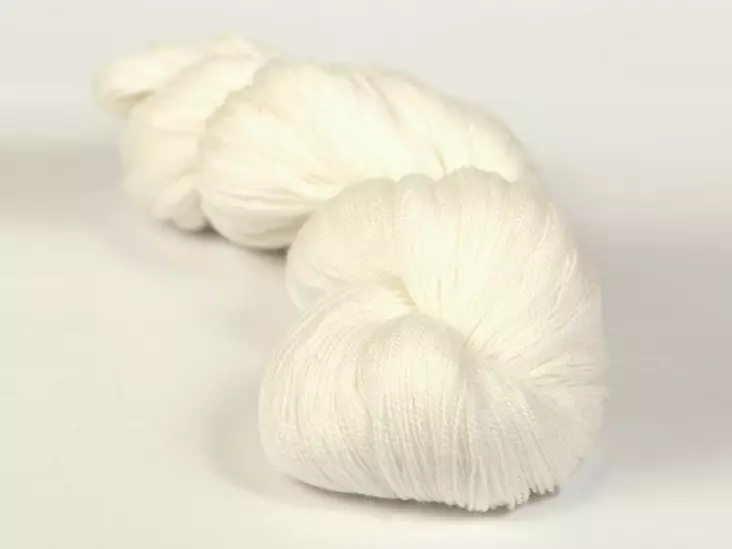 Silvia - 2935 valkoinen 50 g - Silvia silkkivillalangat 50x2 - 2935 - 1