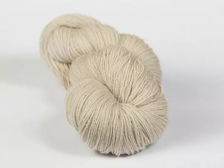 Silvia - 2906 vaalea beige 50 g - Silvia silkkivillalangat 50x2 - 2906 - 1