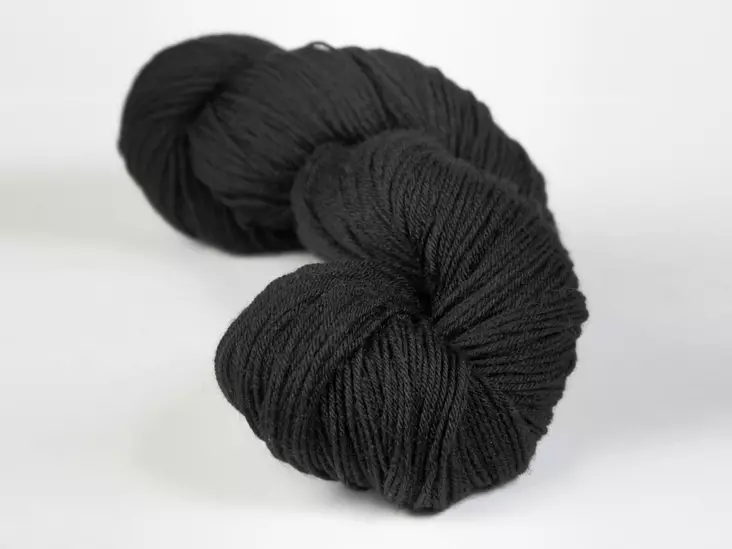 Sivilla - 4926 musta 50 g - Sivilla silkkivillalangat 50x4 - 4926 - 1